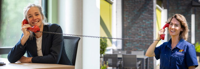 Manager op kantoor en verpleegkundige op locatie met elkaar aan de telefoon